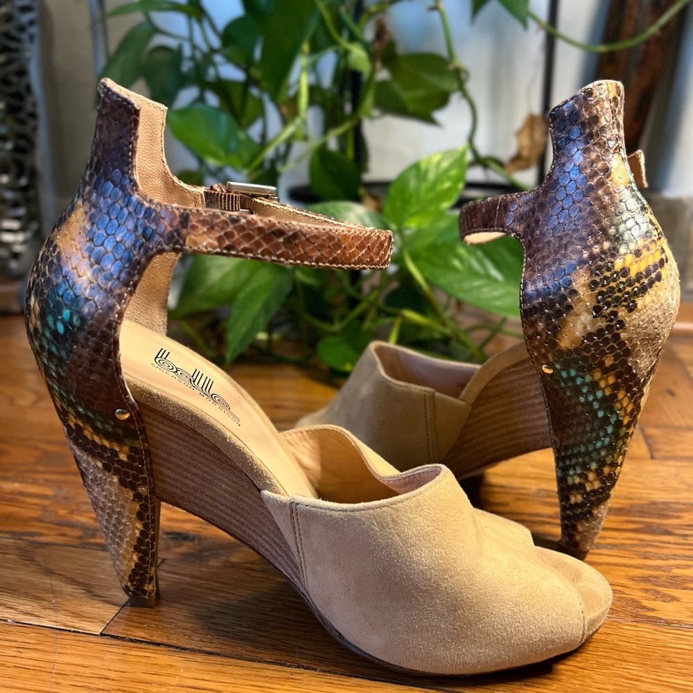 Belle by Sigerson Morrison Marilyn Sandals Beige Suede Leather Reptile